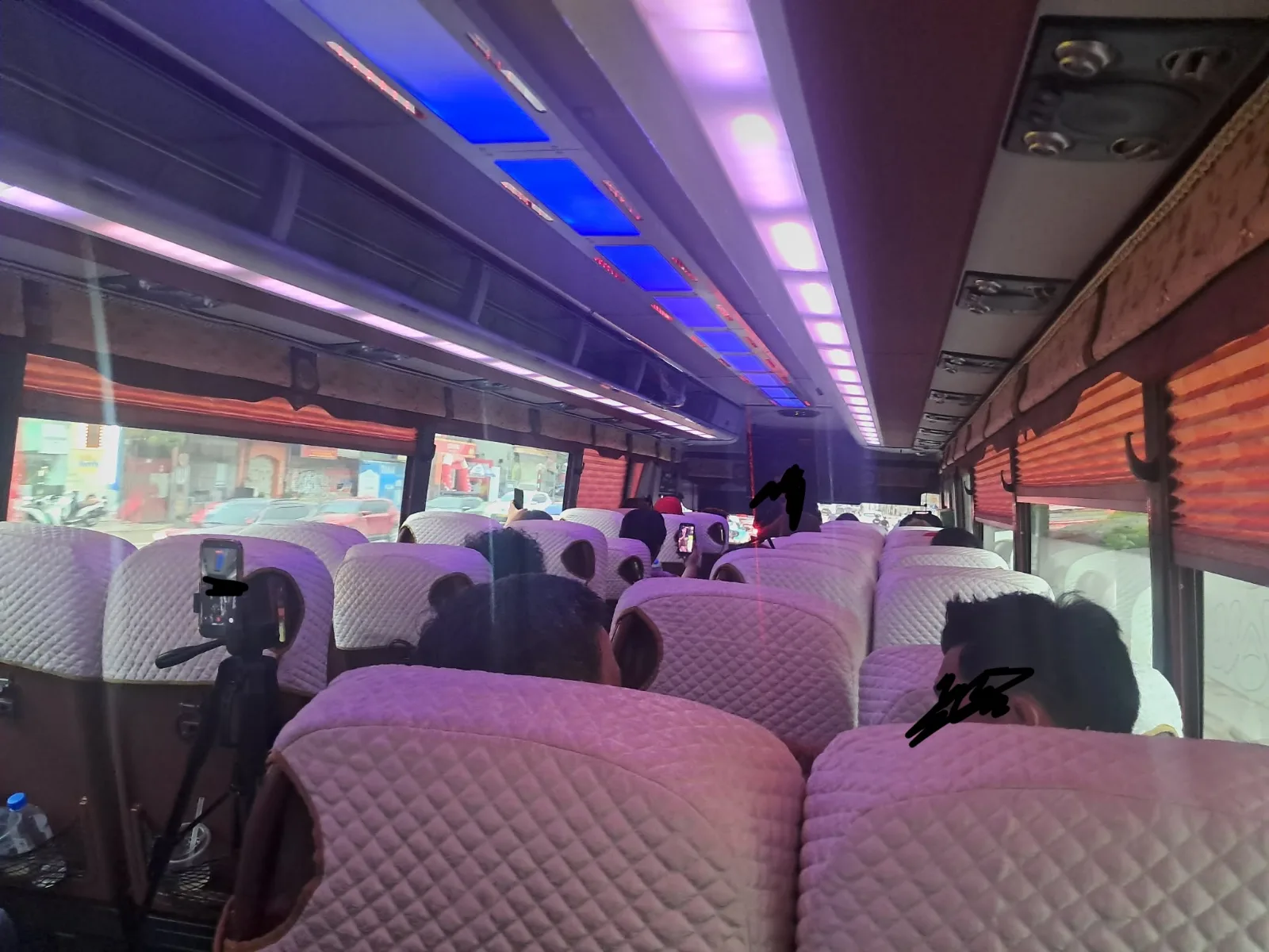 the picture of the actual bus we use for the whole vietnam trip
