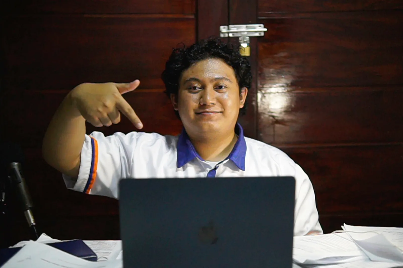 its a picture of me pointing out the laptop